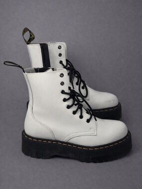 Dr Marten Unisex Jadon lace up platform boots